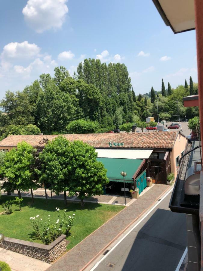 Irides Rooms A Un Passo Dai Parchi Divertimento Lazise Exterior photo